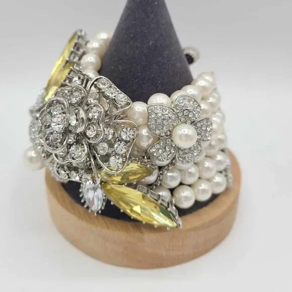 Betsey Johnson Stunning Clear Crystal Flower Pearl Bracelet NWOT! - Picture 11 of 14